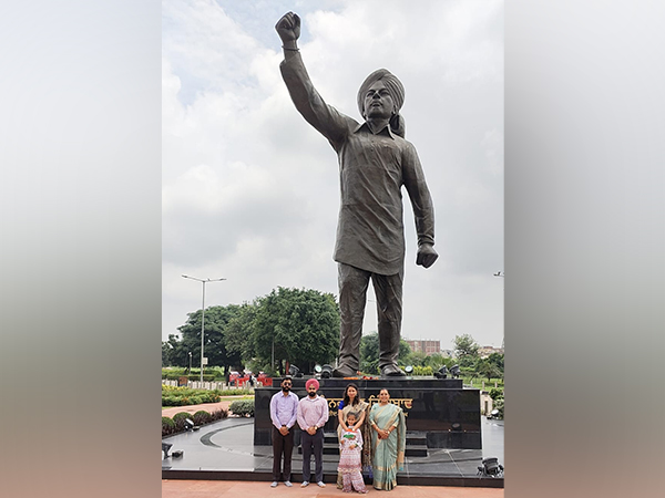 Punjab Deputy Commissioner Komal Mittal pays tribute to Shaheed Bhagat Singh (Photo/ANI)