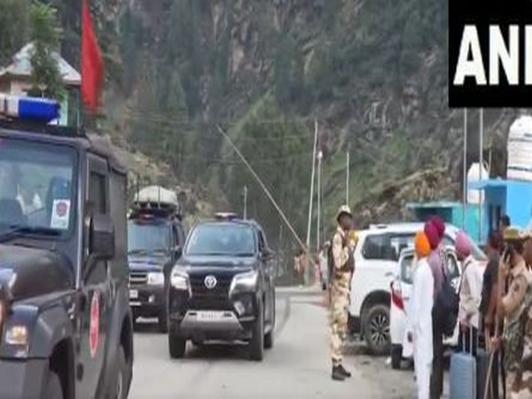 J&K CM Omar Abdullah’s convoy at Gulabgarh, heading towards Chasoti village in Kishtwar district (Photo/ANI)
