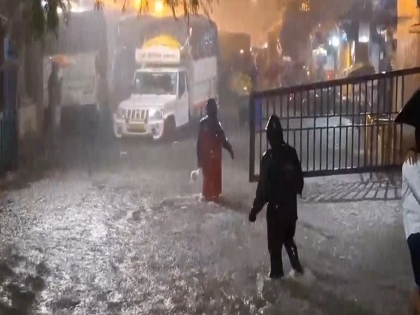 Heavy rainfall in Mumbai on Saturday morning (Photo/ANI)