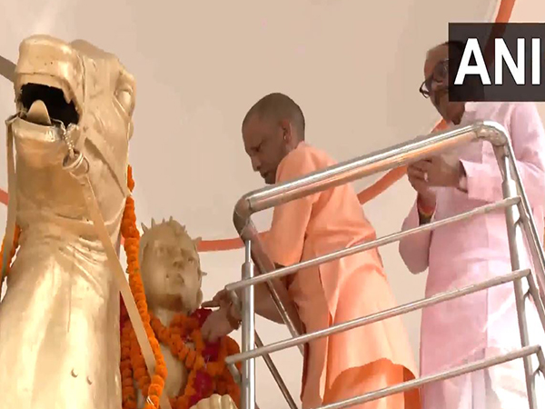 Uttar Pradesh CM pays tribute to Rani Avantibai Lodhi (Photo/ANI)