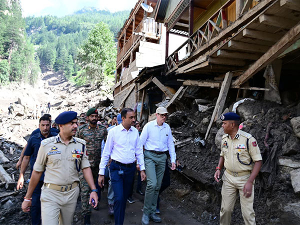 J-K CM Omar Abdullah visited the cloudburst-affected areas of Kishtwar (Photo/@CM_JnK)