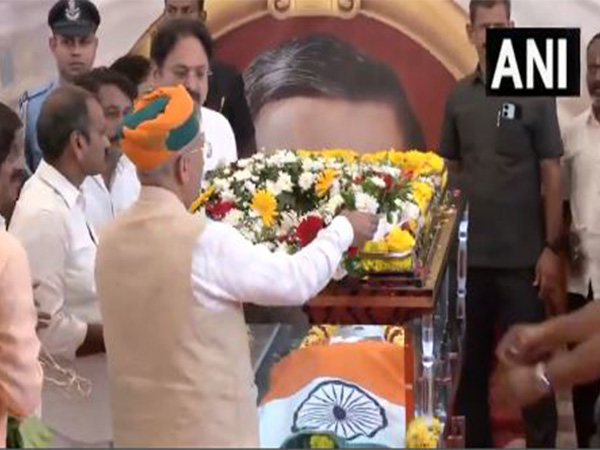 Union Minister Arjun Ram Meghwal pays last respect to Nagaland Governor La Ganesan (Photo/ANI)