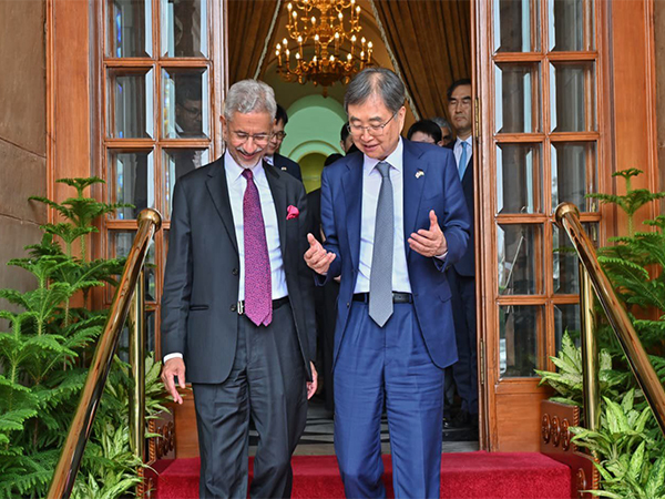 External Affairs Minister S Jaishankar with South Korea Foreign Minister Cho Hyun (Image: X/ @DrSJaishankar)