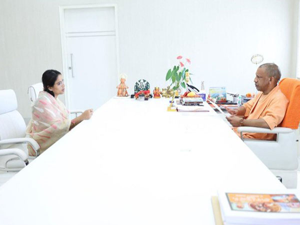 MLA Pooja Pal with UP Chief Minister Yogi Adityanath (Photo: UP CMO)
