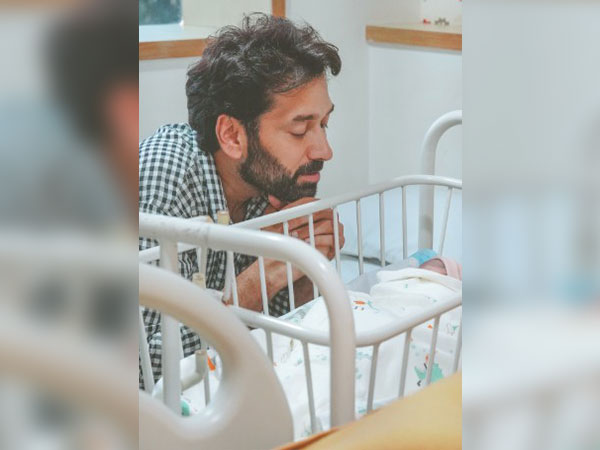 Nakuul Mehta with newborn (Photo: Instagram/@nakuulmehta)