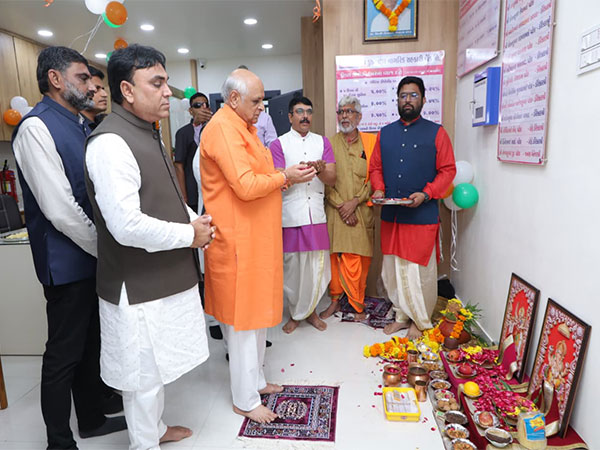 Gujarat CM Bhupendra Patel inaugurates a branch of The Kukarwada Nagarik Sahakari Bank (Photo/Bhupendrapbjp)
