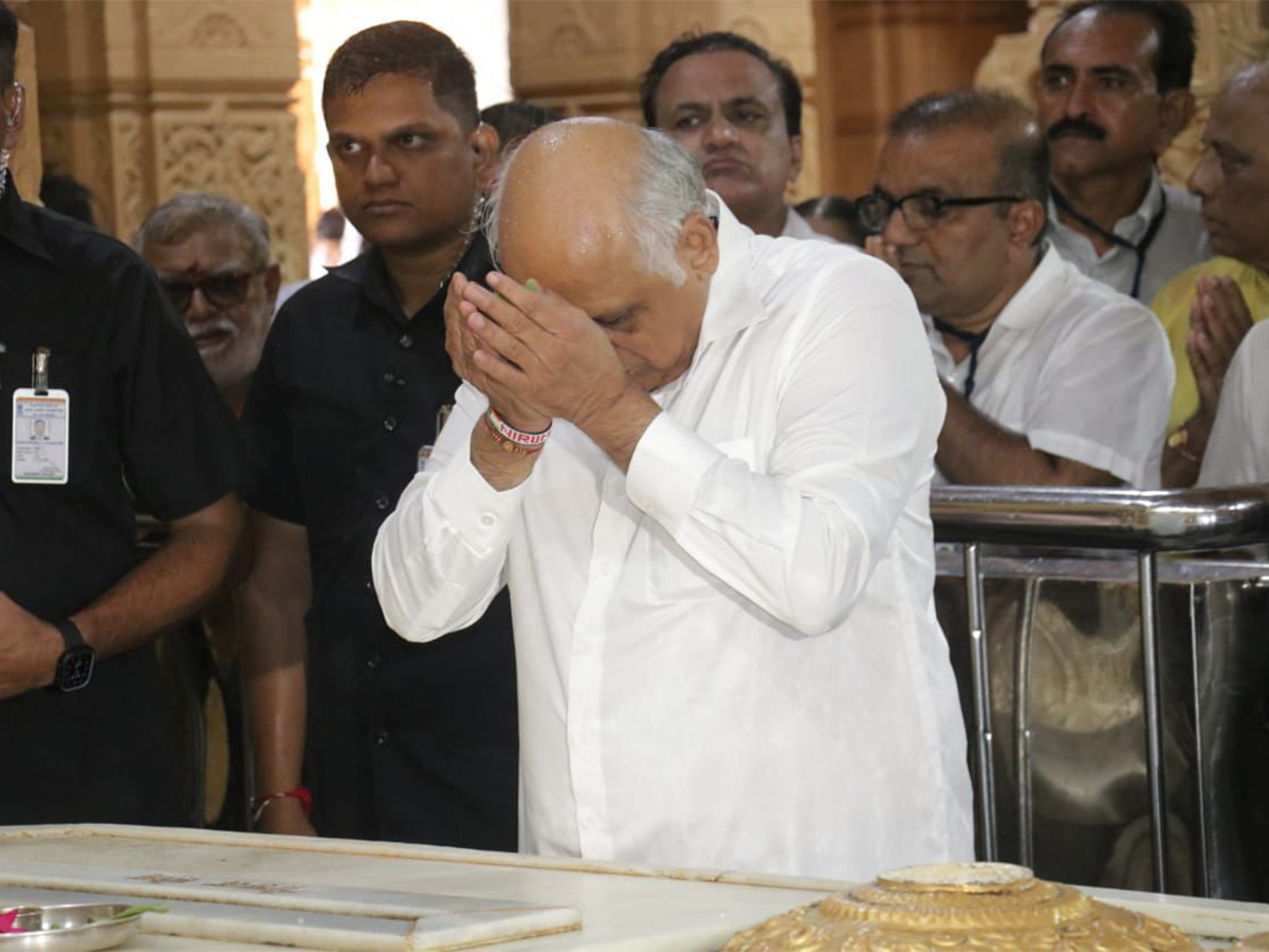 Gujarat CM Bhupendra Patel offers prayers at Somnath Mahadev Temple (Photo/CMO) 