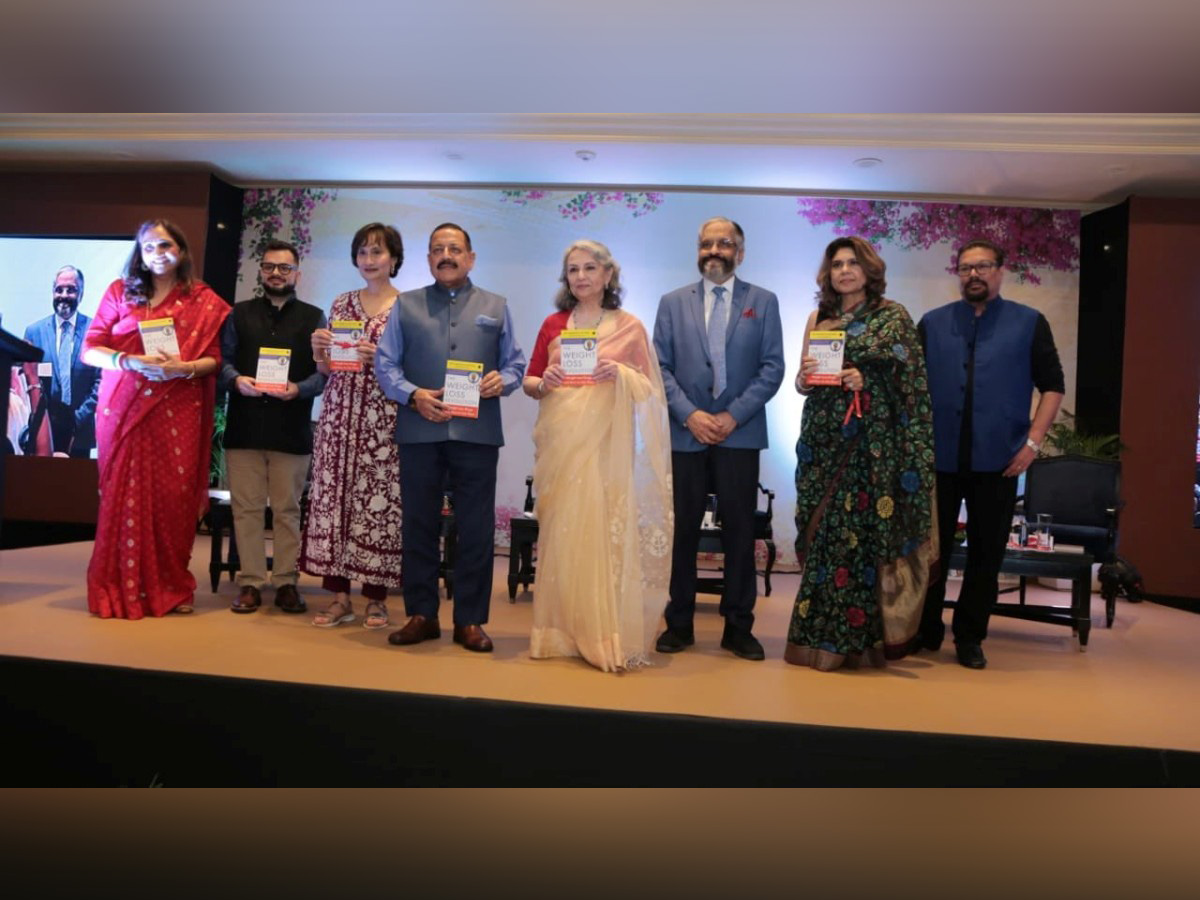 Neelima Dalmia, Shivam Vij, Shobhana Bhartia, Dr Jitendra Singh, Sharmila Tagore, Dr Ambrish Mithal, Bharti Modhak and Vir Sanghvi at the Kitaab book launch