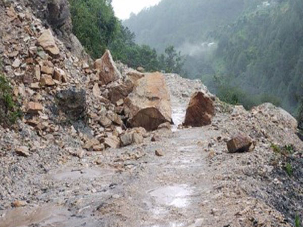Visuals of road block (Photo/ Pithoragarh Police Uttarakhand)