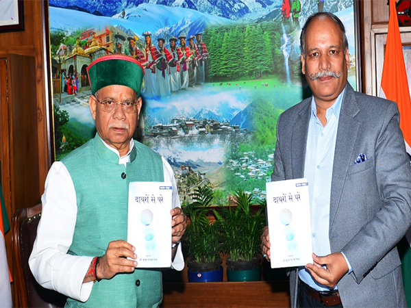 Himachal Pradesh Governor Shiv Pratap Shukla releasing ‘Dairon Se Pare’ (Photo/Himachal Pradesh Raj Bhavan)