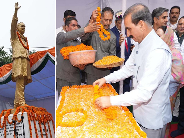 Himachal Pradesh CM Sukhvinder Sukhu paying floral tributes to Rajiv Gandhi (Photo/X @SukhuSukhvinder)