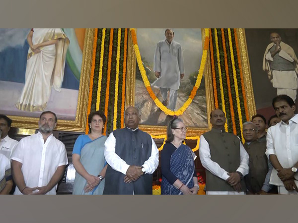 Congress leaders, LS Speaker Om Birla at Central Hall of Samvidhan Sadan. (Photo/ANI)