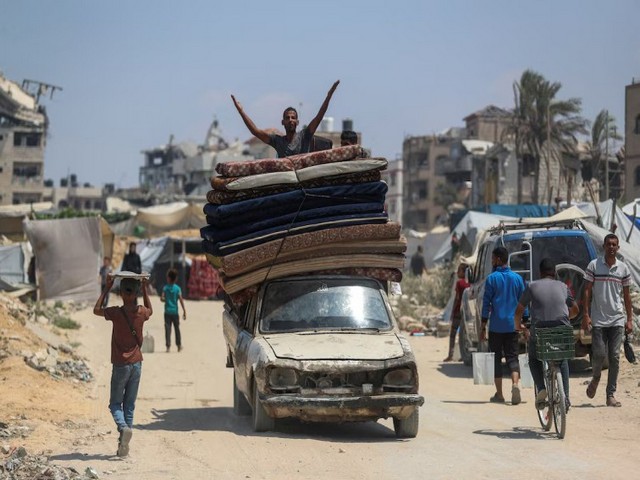Thousands of Palestinians evacuate Gaza City (File Photo/Reuters)