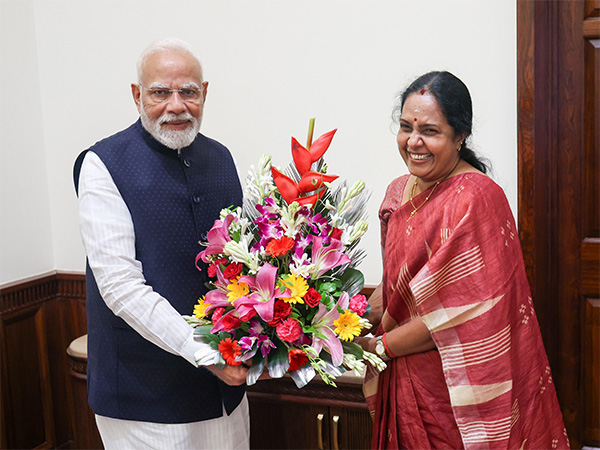 Prime Minister Narendra Modi and Vanathi Srinivasan, MLA and Chief Patron of the Paralympic Committee of India (Photo: PCI) 