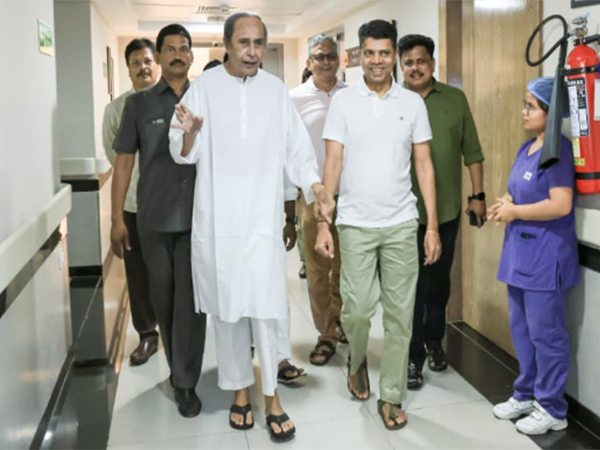 Former Odisha CM Naveen Patnaik with ex-BJD leader VK Pandian (Photo/BJD)