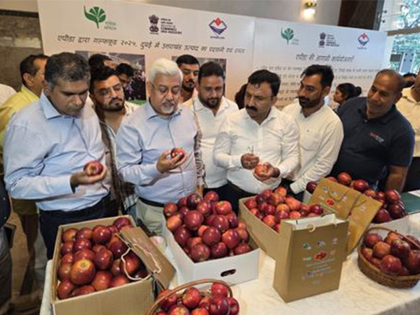 Commerce Secretary Sunil Barthwal with other officials (Photo/PIB)