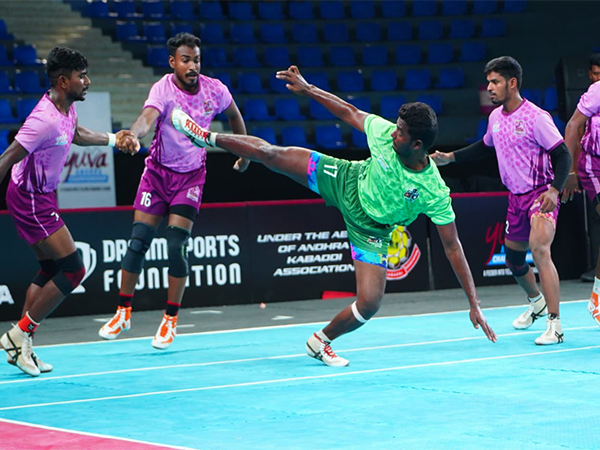 palayer in action in Yuva Andhra Championship. (Photo/Andhra Kabaddi Association)