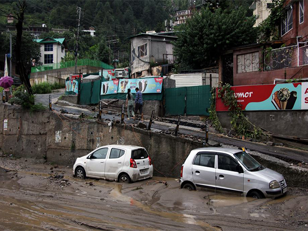 Vehicles stuck in silt in Kullu (Photo: ANI)