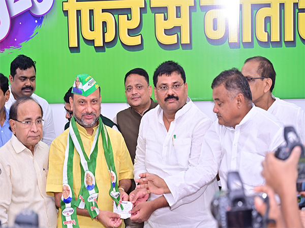  Former Thakurganj MLA Gopal Agarwal joins JDU (Photo/Facebook)