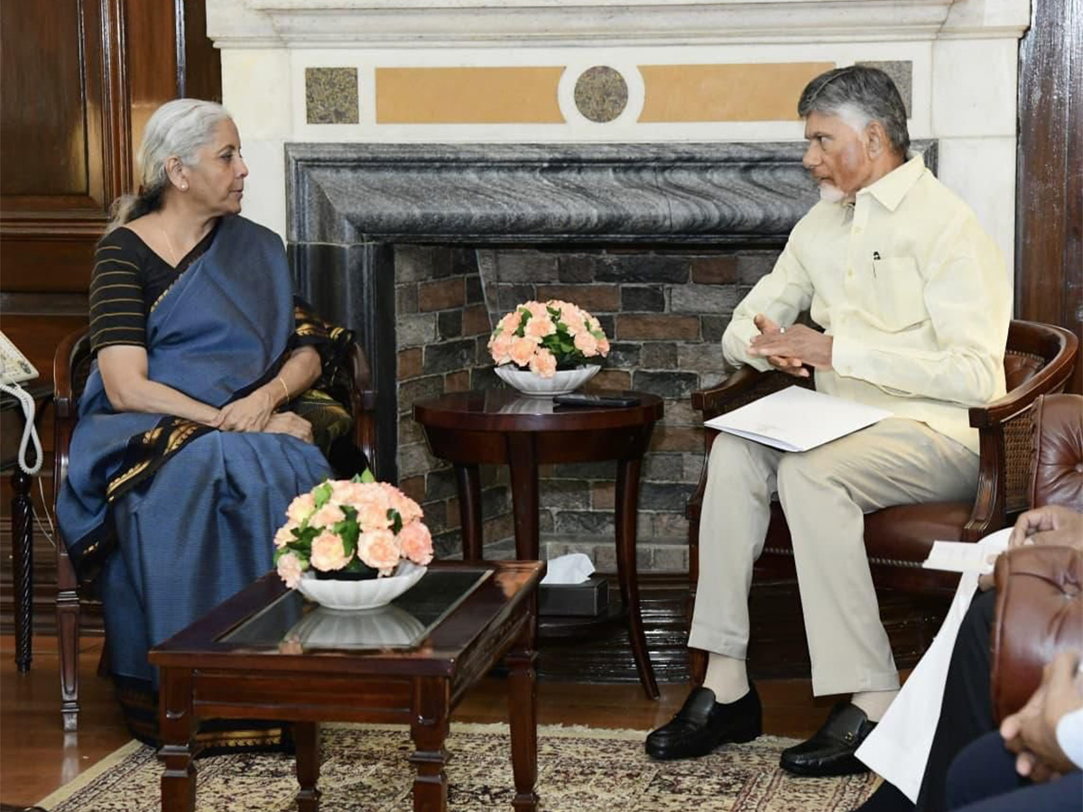 Andhra Pradesh CM Chandrababu Naidu with Union Finance Minister Nirmala Sitharaman. (Photo/ANI)