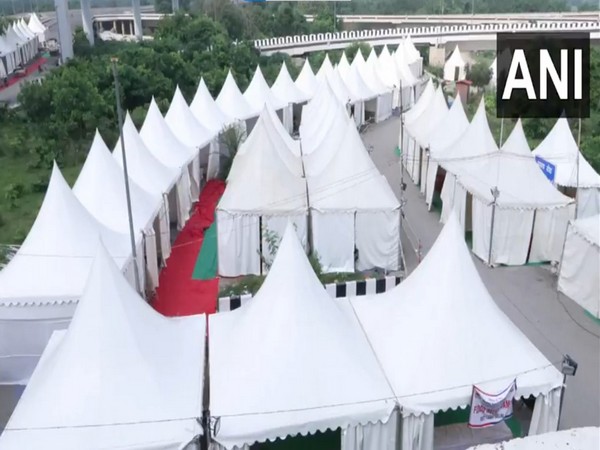 Flood relief camps in Mayur Vihar (Photo: ANI)