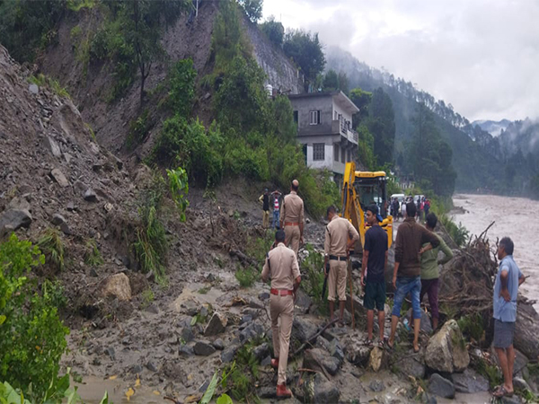 Visuals of Rescue and relief operations in Tharali, Uttarakhand (Photo/X @uttarakhandcops)