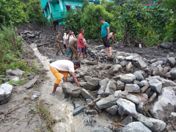 Army conducts relief and rescue operations in Chamoli (Photo/ANI)