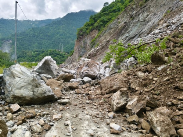 Visuals of Gangotri Highways being blocked due to falling debris (Photo/X @@UttarkashiPol)
