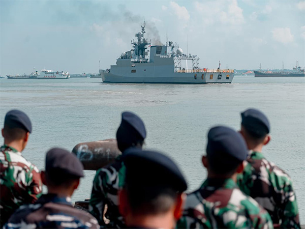 Indian Naval Ship Kadmatt completes port call at Surabaya (Photo/PIB)