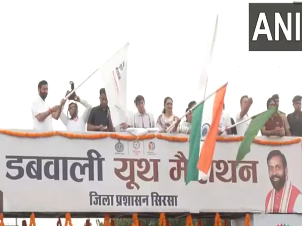 Haryana CM Nayab Singh Saini flagswhile flagging off Dabwali Youth Marathon (Photo: ANI) 