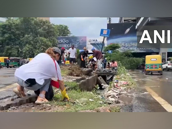 Foreign citizens organise cleanliness drive in Gurugram (Photo: ANI)