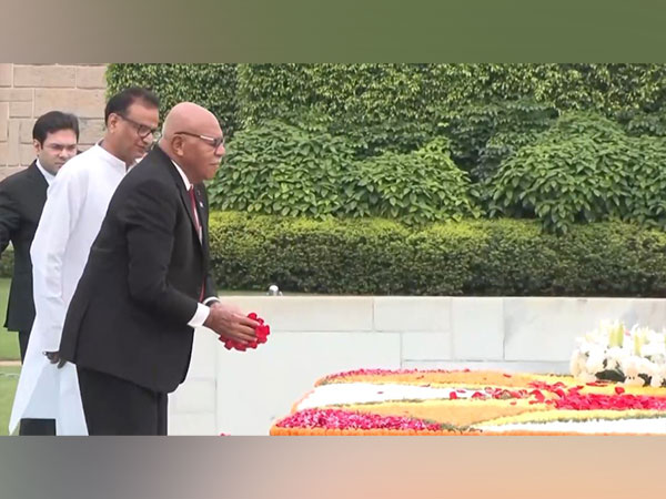 Fiji PM offers floral tributes at Rajghat (Photo: ANI/DD)