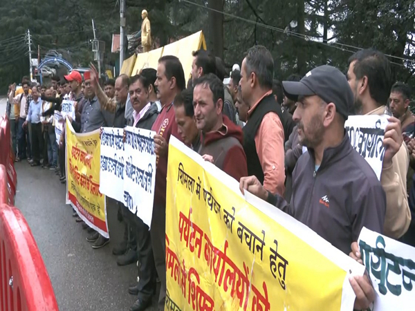 Tourism industry worker protest in Shimla (Photo/ANI)