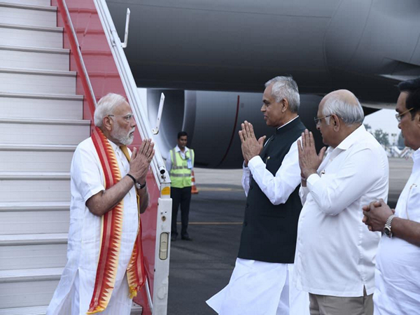 PM Modi welcomed by Gujarat CM  Bhupendra Patel and Governor Acharya Devvrat (Photo/ Gujarat CMO)