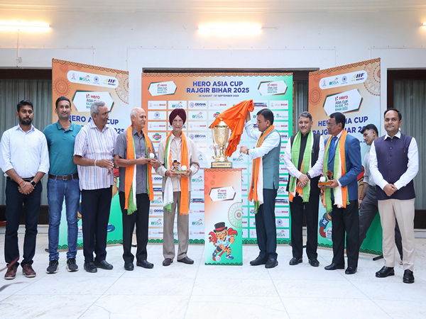 Mansukh Mandaviya unveils Hockey Asia Cup 2025 trophy (Photo: SAI Media)