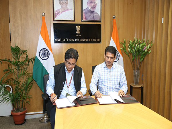 IREDA has signed MoU with MNRE (Photo/PIB)