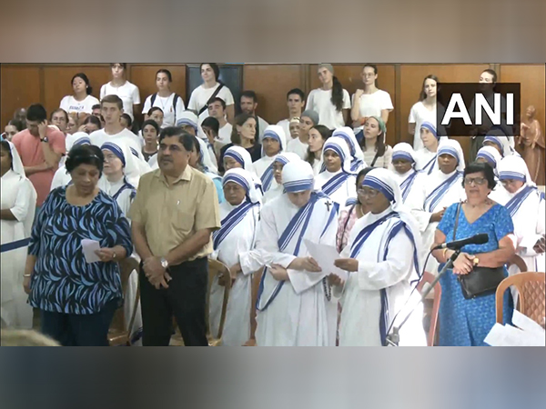 Prayers performed on Mother Teresa's birth anniversary in Kolkata (Photo: ANI)