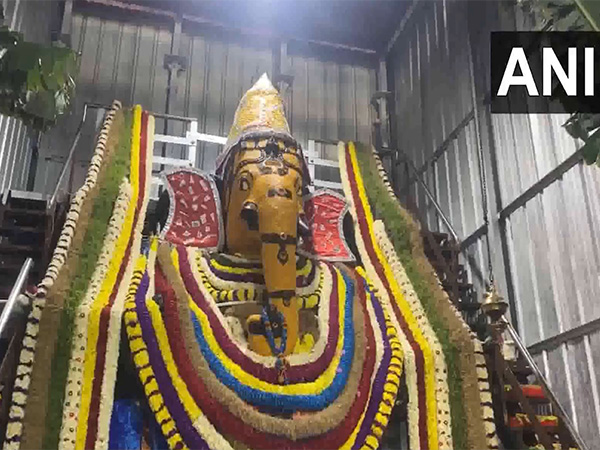 Devotees offer prayers at Sri Arulmigu Mundhi Vinayagar Temple in Coimbatore on Ganesh Chaturthi (Photo/ANI) 