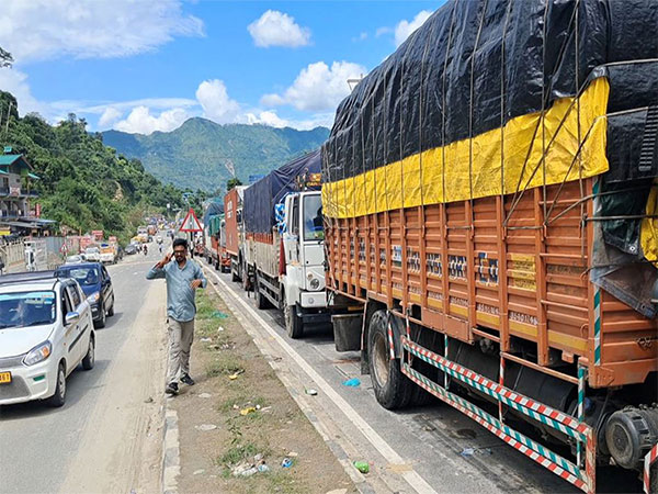 Chandigarh-Manali National Highway closed for last 3 days; hundreds of cargo vehicles stranded. (Photo/ANI)