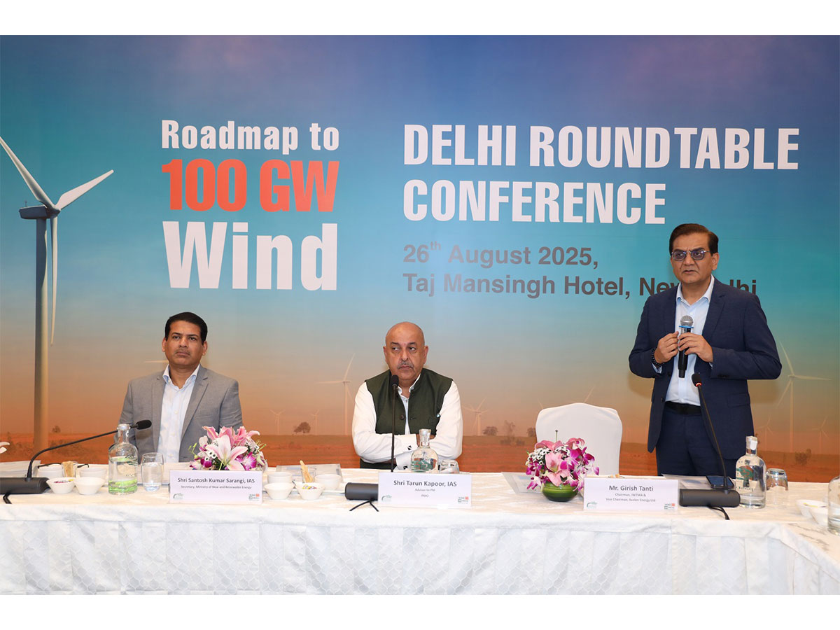 Shri Santosh Kumar Sarangi, Secretary, MNRE, Shri Tarun Kapoor, IAS, Advisor to the PM and Mr Girish Tanti, Chairman, GWEC India & IWTMA