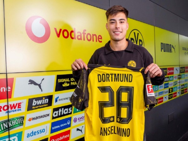 Defender Aaron Anselmino (Photo: Borussia Dortmund)