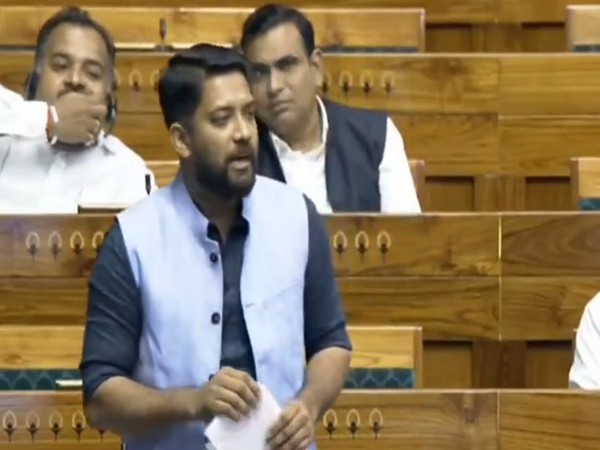  Congress MP Shafi Parambil (File Photo/ANI)