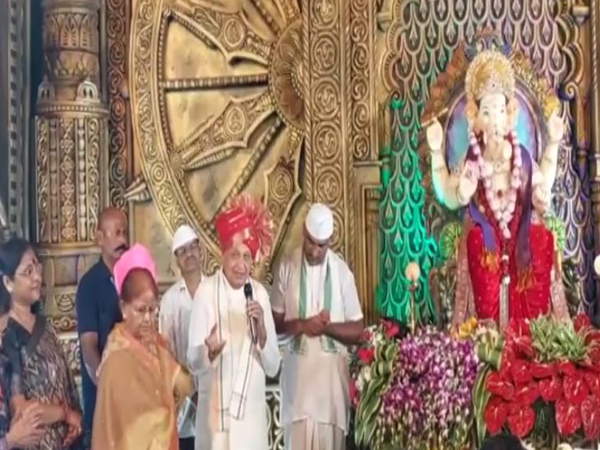  Bihar Governor Arif Mohammed Khan visited a Ganesh Pooja pandal (Photo/ANI)