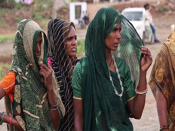 Tribals returning to Gujarat village (Photo/ANI)