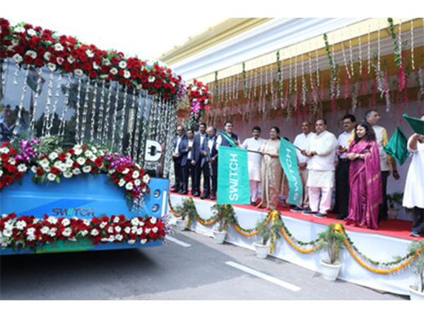 SWITCH Mobility Flags Off the First Batch of SWITCH EiV12 – Low Floor Electric City Buses for the Department of Transport, Delhi