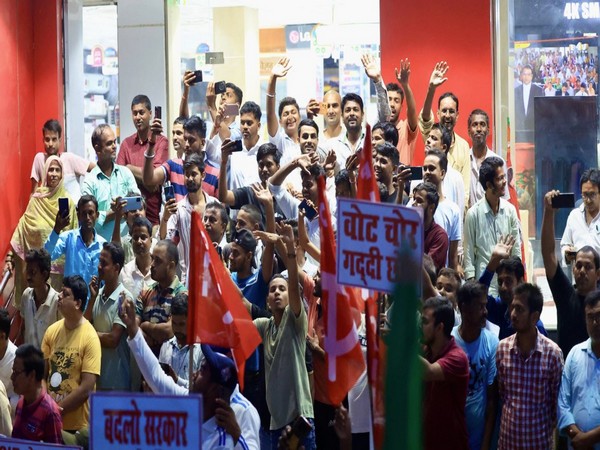 Congress supporters at the Jan Adhikar Rally (Photo/ANI)