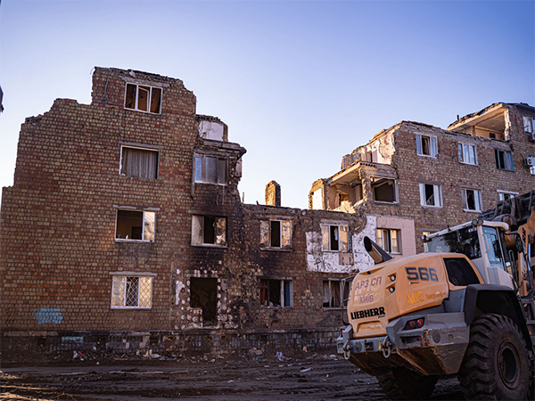 The damaged residential building in Kyiv’s Darnytskyi district (Photo/X@ZelenskyyUa)