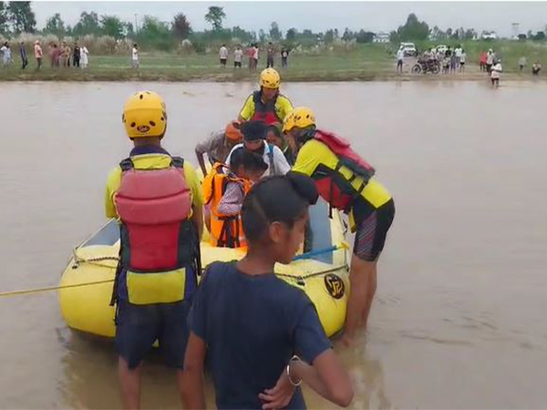 SDRF rescues people stranded by swollen river in Udham Singh Nagar. (Photo/ANI)