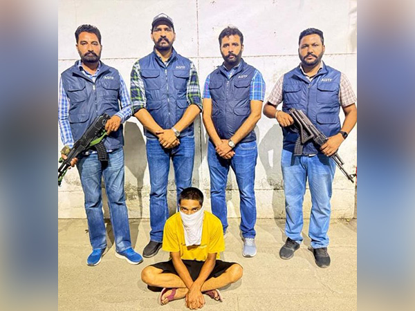 AGTF officials with apprehended accused (Photo/X@DGPPunjabPolice)