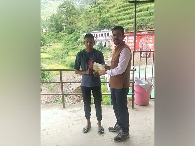 Relief amount distributed to families affected in Pauri Garhwal district disaster (Photo/ANI)